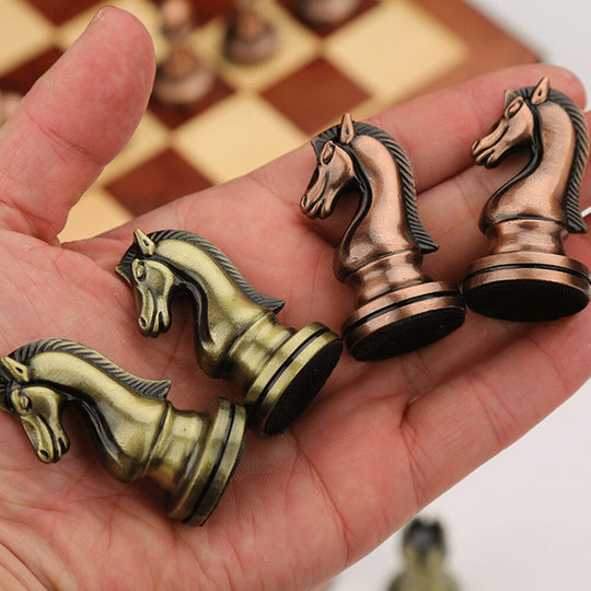 Luxury Chess Board with Metal Pieces and Wooden Box - Gitelle